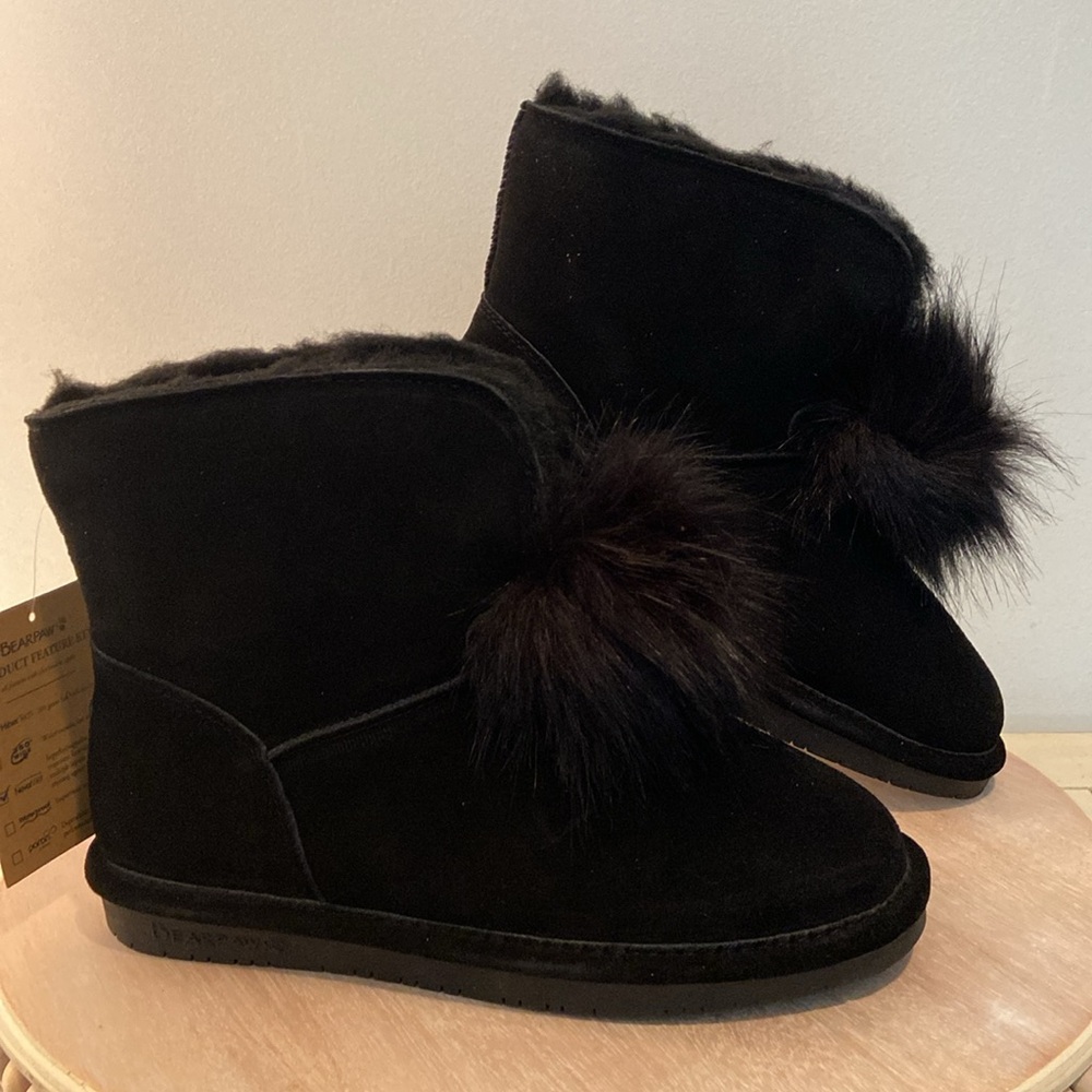 BearPaw Women’s Pull On Suede Pom Pom Sheepskin Boots Black Size 9M New - Picture 4 of 16